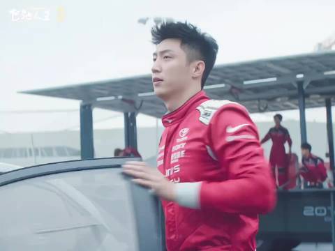 黄景瑜飞驰人生3首映颜值气场双开挂