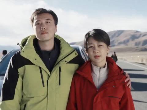 邵云飞携全家重返巡山地，女儿任博拉木拉志愿者