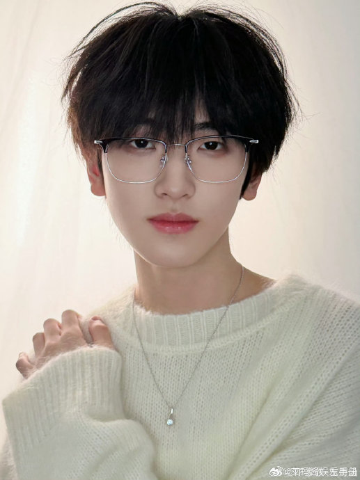 为什么左奇函要特意邀请队友陈奕恒及其母亲一起去海南过年？