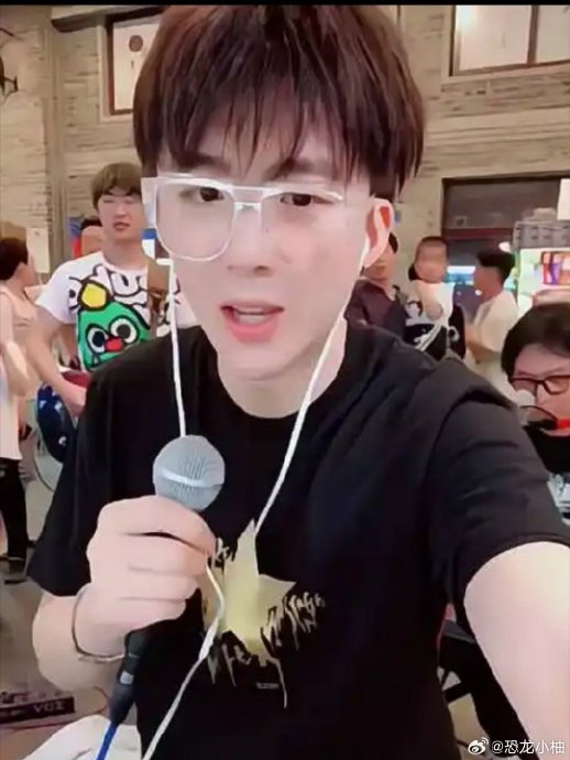 刘宇宁从街头歌手到OST歌手的成长历程是怎样的？