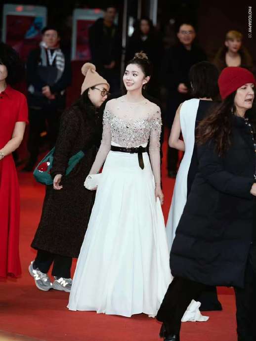 从柏林电影节到春晚舞台，刘浩存的公众形象发生了哪些变化？