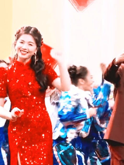 刘涛红衣“抓钱舞”刷屏，网友：仿佛真能沾到财气！