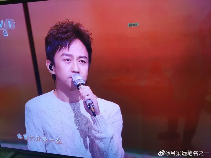 2026年春晚舞台上，邓超的短剧《妈妈脑海里的电影院》具体讲了什么故事？