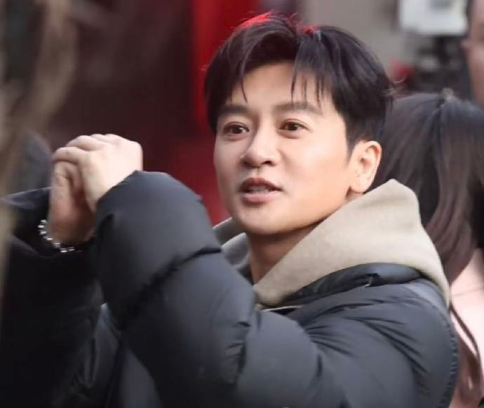 高清镜头下苏有朋颜值冻龄，春晚舞台表现引回忆杀