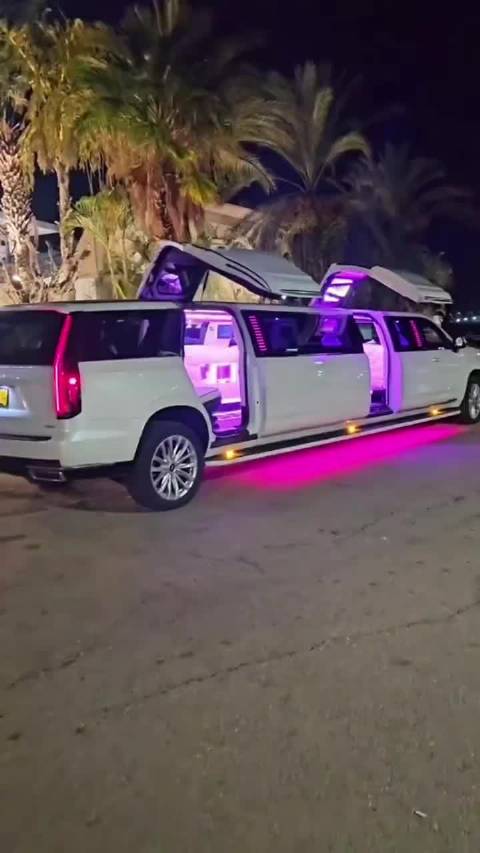 加长敞篷豪华轿车凯迪拉克！