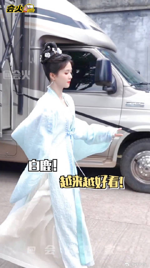 白鹿 蓝色这套妆造好像蝴蝶！好仙！好米！微博VC计划