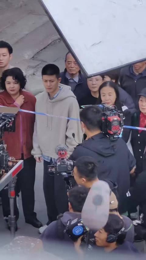 大年初一祝任嘉伦事业蒸蒸日上，给我们带来更好的作品