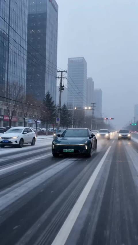 网友用AI制作小鹏P7视频生成真实车牌引热议