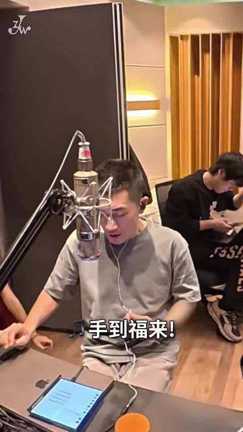 金志文再创年味神曲《手到福来》，梁家辉张新成刘涛携手航天员送福