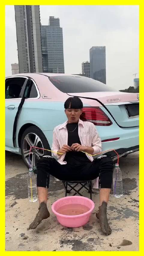 兄弟奔驰改装水管整蛊家人淋浴