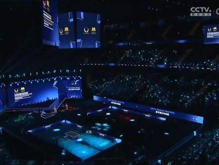 2025国际乒联澳门单打世界杯男单四强激战：王楚钦鏖战七局惜败雨果