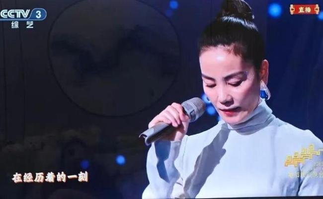 春晚王菲大水滴耳坠又要火了 歌声与耳饰齐出圈