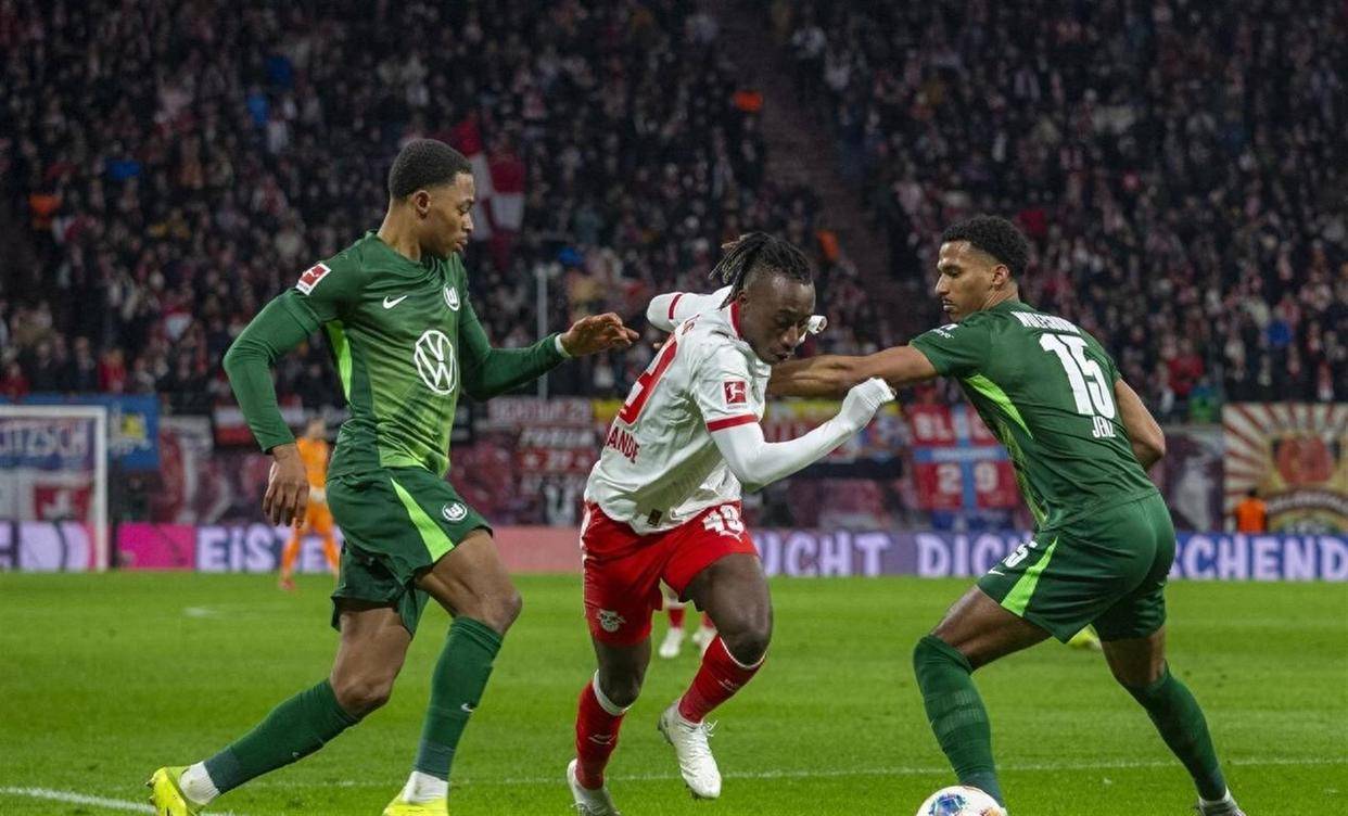 随着莱比锡2-2,奥格斯堡1-0,德甲最新积分榜诞生_比赛_勒沃库森_欧冠