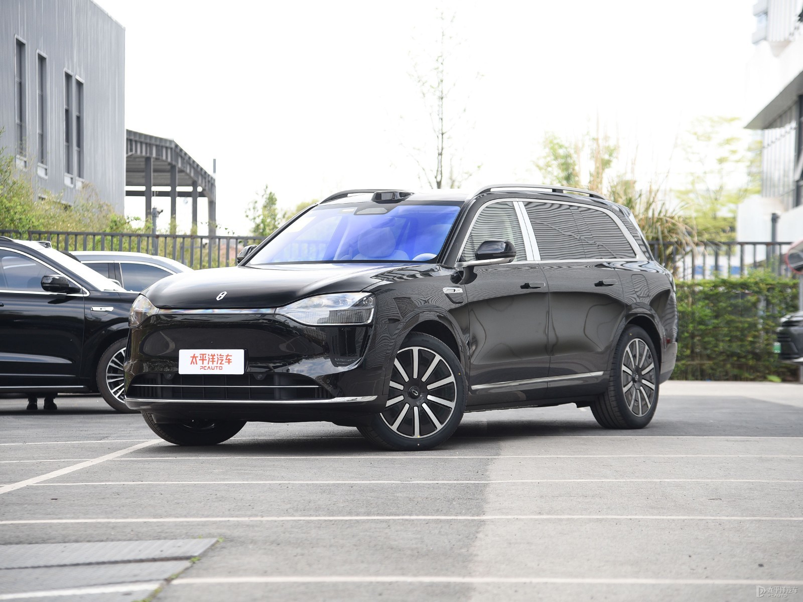 问界M9限时狂省8.7万!50万级销冠推新春购车礼包