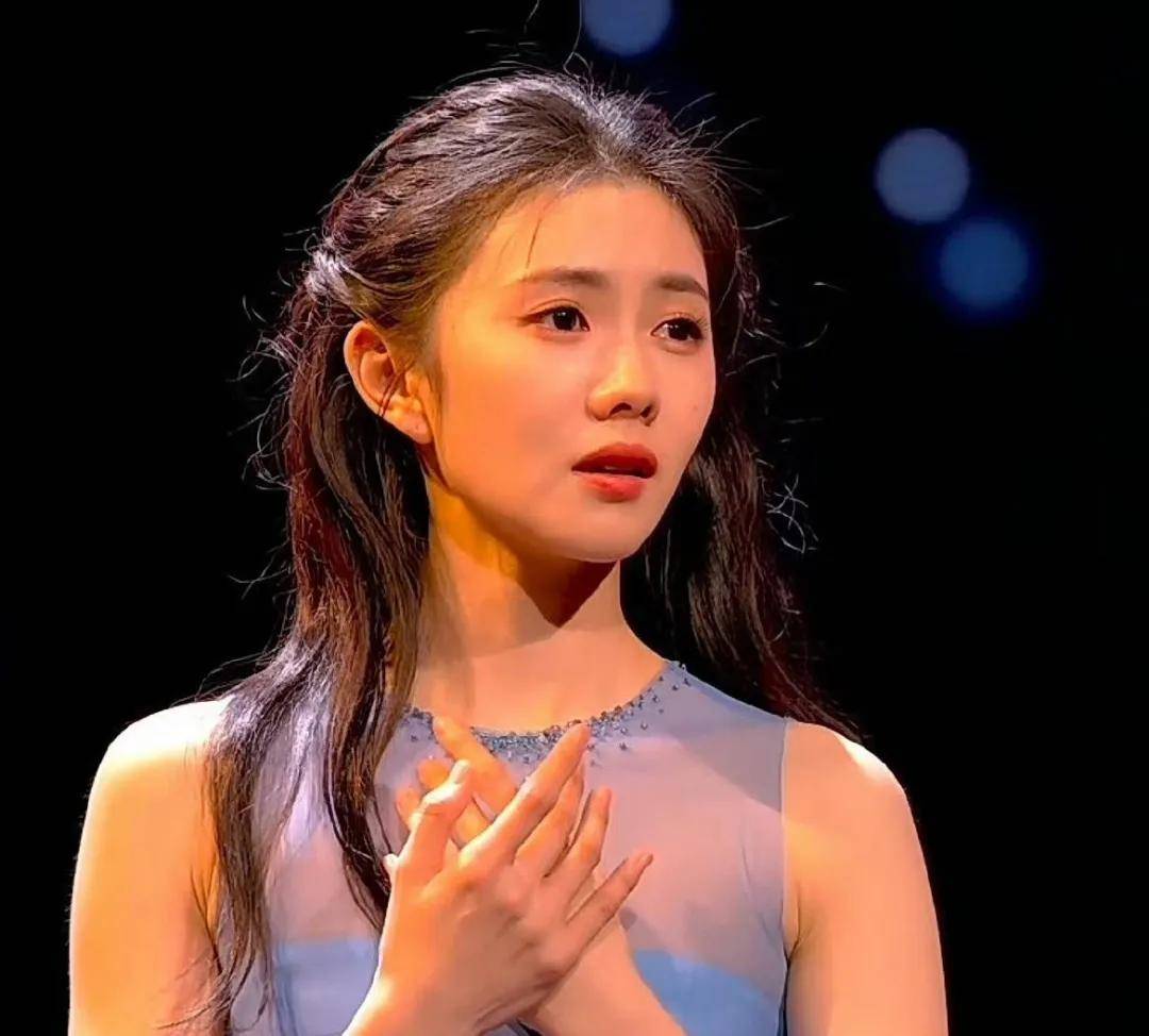 刘浩存独舞风波升级!唐诗逸朱洁静镜头少,连夜捂嘴瘫痪女孩讨论