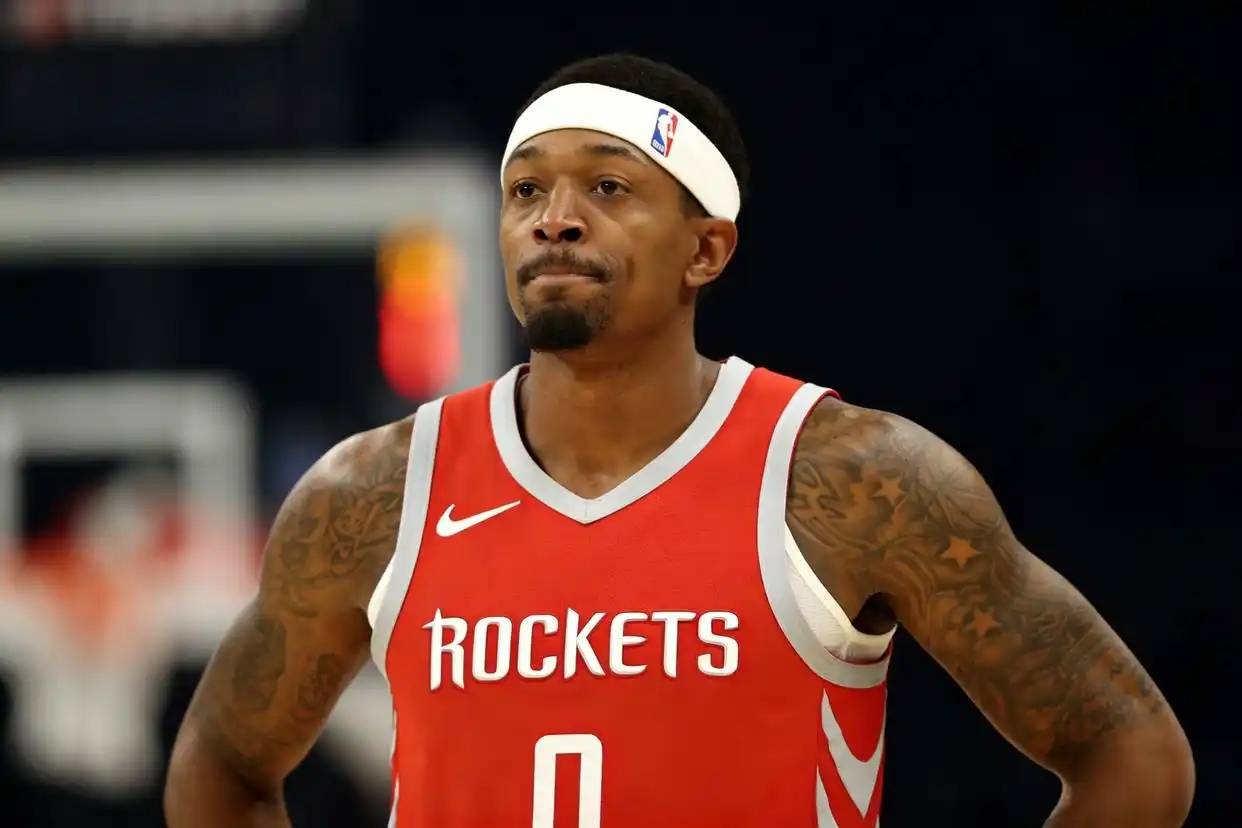 再见比尔!快船、火箭酝酿2换4交易，2米03前锋辅佐伦纳德争冠