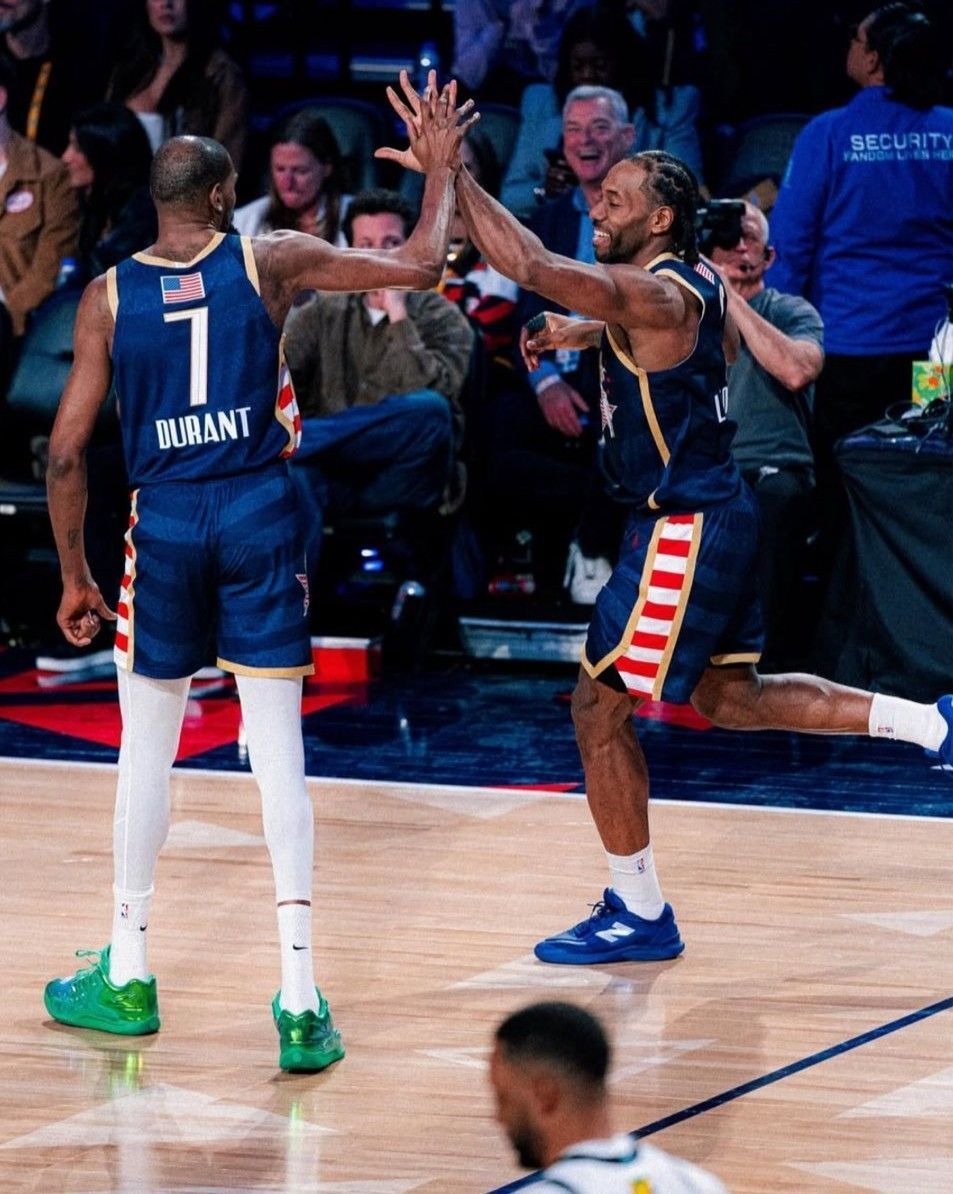 历史级别的天赋！杜兰特的手在小卡面前就像个孩子