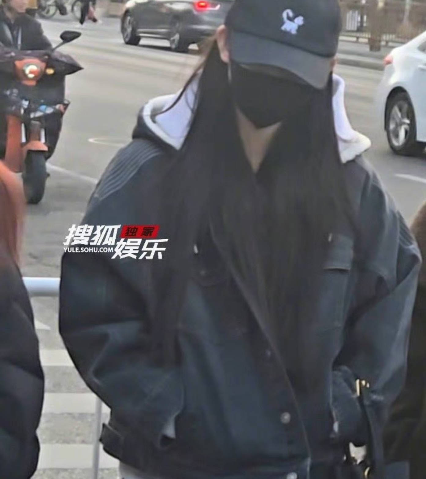 王玉雯现身央视，刚凭《想某人》封神，又冲马年春晚彩排！