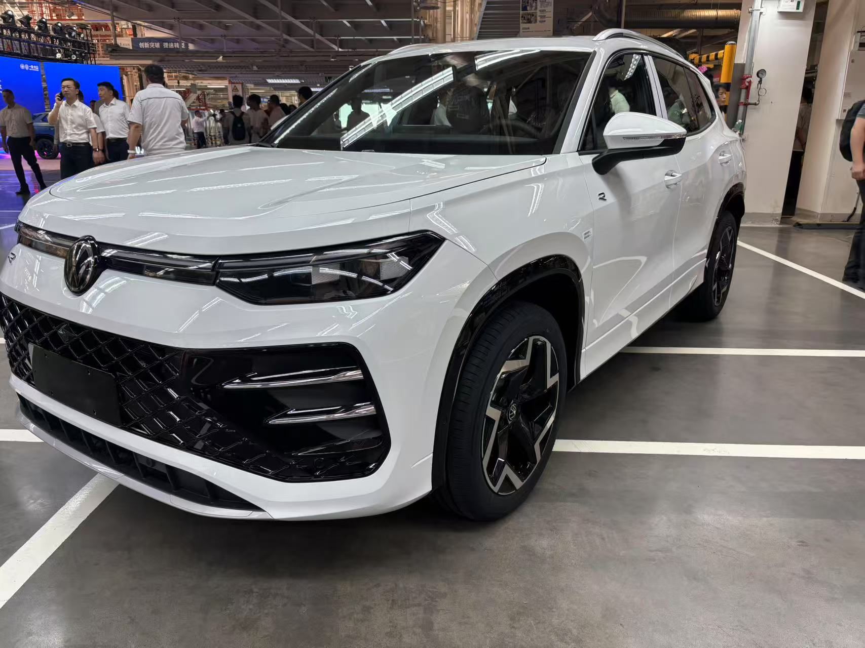 前三季度净利润下滑超六成！大众汽车集团1600亿欧投资“瘦身”，保时捷押注中国研发破局