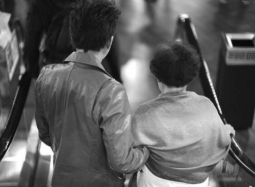 邓超生日晒和妈妈合影:谢谢你给我生命 爱你