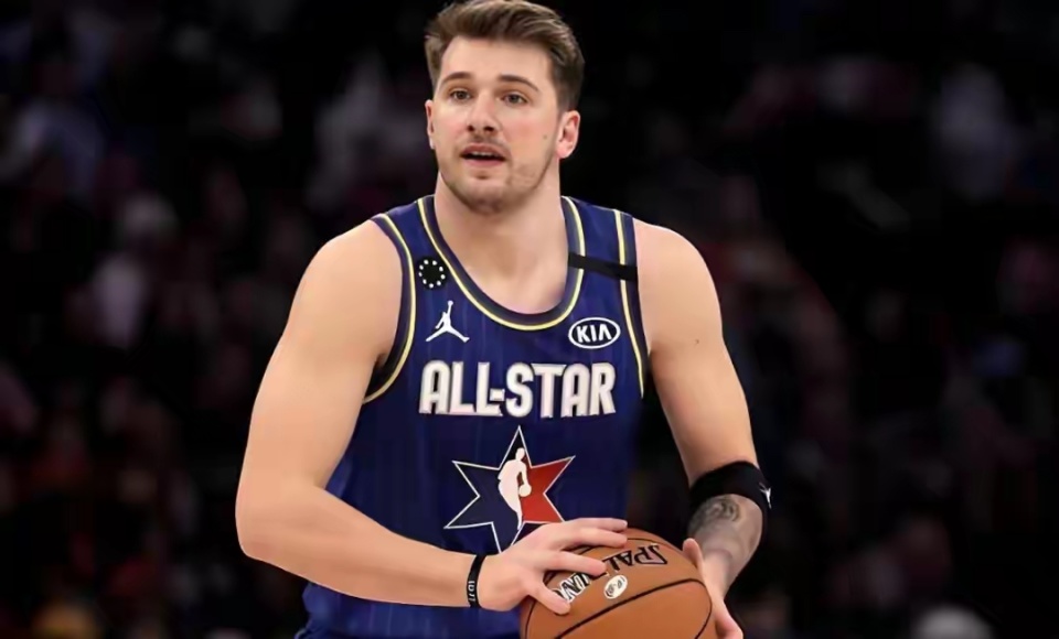 哥倆就是来玩的，杜兰特华子批东契奇全明星出工不出力