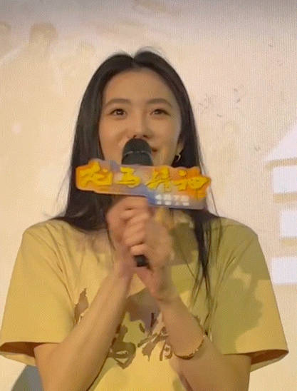 为什么刘浩存的表情包会被网友称为“抽象”？