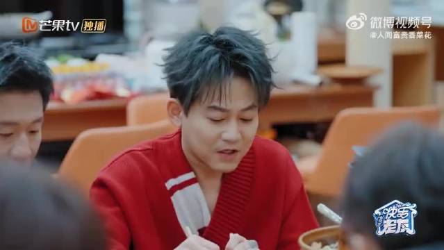 俞灏明与老友相聚共度太平年