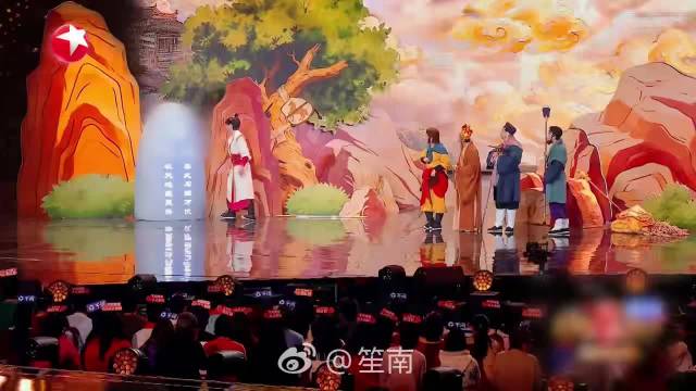 孙天宇爆改小白龙亮相东方卫视春晚