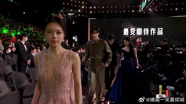 同样00后大女主！刘浩存赵今麦同框，气场一个比一个强丨星光大赏