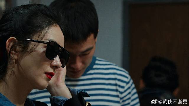 小伙从监狱出来 女总裁亲自接送，刚停车就让他脱衣服