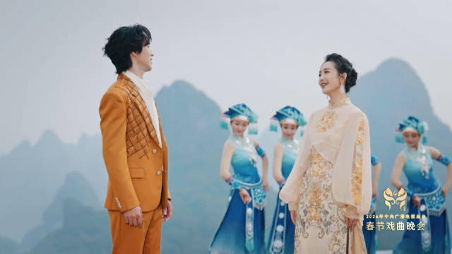 许魏洲王鸥阳朔唱山歌演绎《藤缠树》