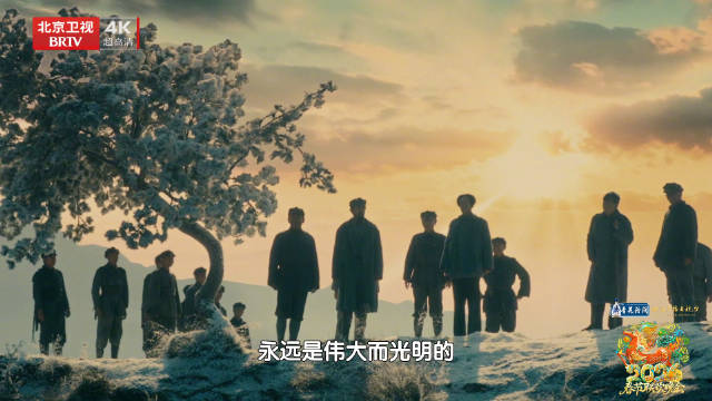 于和伟接过吴石将军孙女的凤梨酥