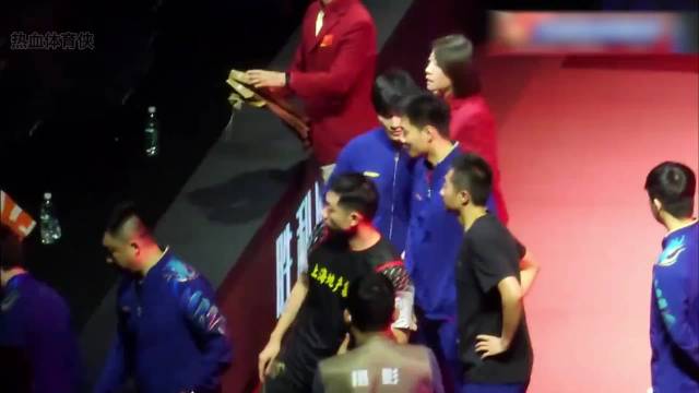 乒超联赛樊振东1比3不敌王楚钦，赛后挥手告别