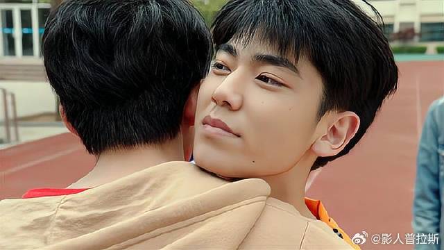 吴磊大胆表白姑娘 转眼却把拥抱送给兄弟，姑娘都无语了