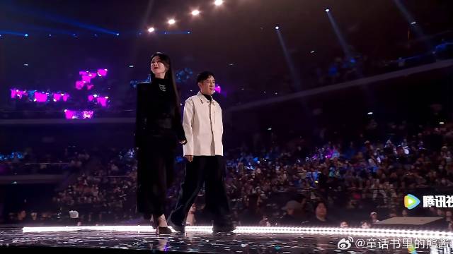 这还是我认识的杨紫？黑长直大红唇甜妹变御姐