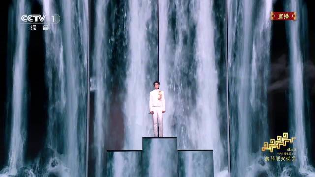 歌声里的热忱直击心底，愿你我都能守住那份少年意气，心起狂澜过千帆！