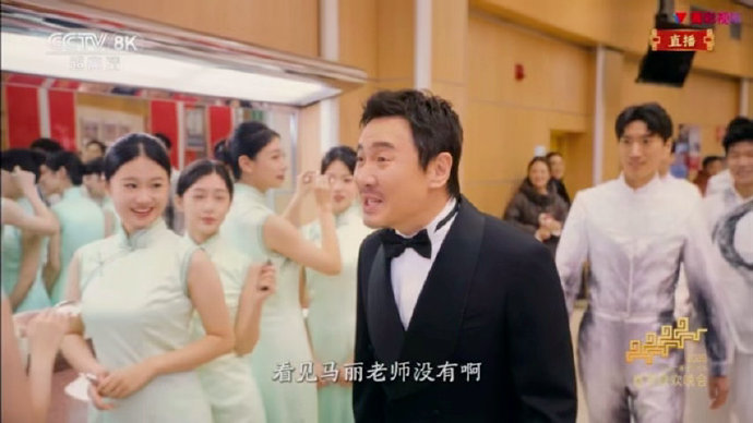 观众对沈腾马丽从演小品转向演微电影的主要支持和反对理由分别是什么？