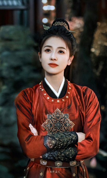 白鹿在《唐宫奇案》中塑造的李佩仪角色有哪些突破与争议？