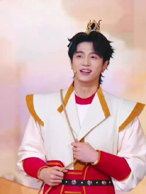 孙天宇春晚变身马天宇，白龙马独白引共鸣