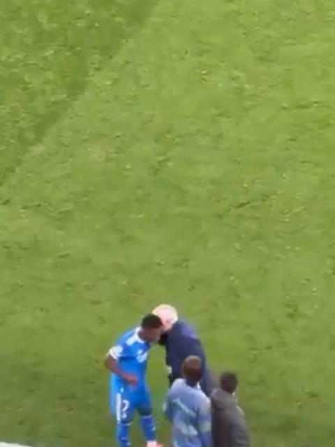 这场面里：皇马、穆里尼奥、维尼修斯、种族歧视、穆里尼奥红牌 全了