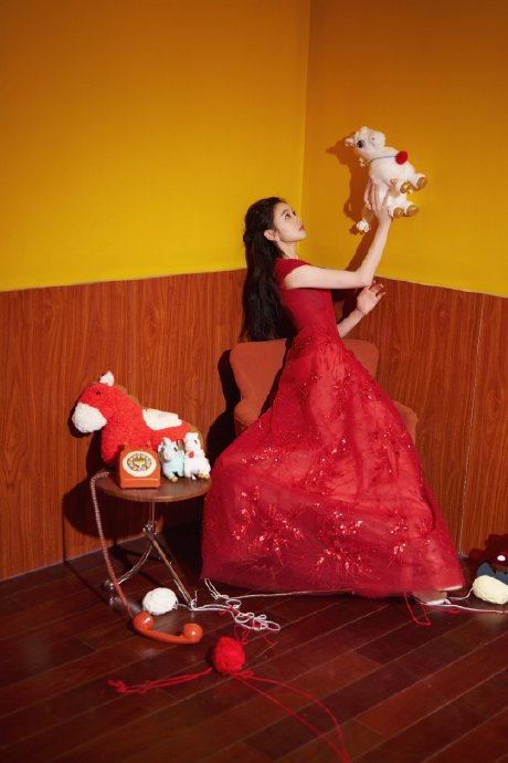 刘浩存春晚白月光造型惊艳全网，五年沉淀用实力撕掉标签