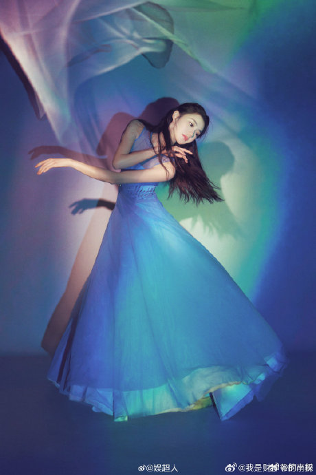 刘浩存在春晚舞台上是如何演绎歌曲《梦底》的？