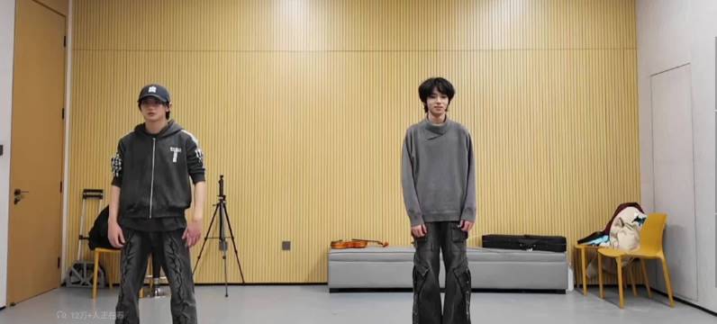 我求你们看这段，这个小杰在xxg面前完全放不开…不是在害羞就是在害羞的路上