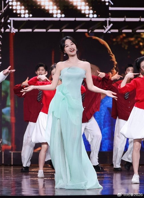 蓝盈莹这次获奖对于她个人转型有什么重要意义？