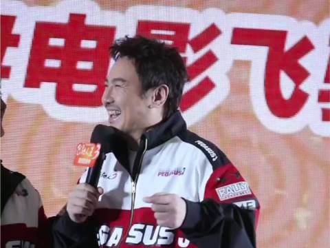 沈腾回应春晚说错词，称演出前激动兴奋