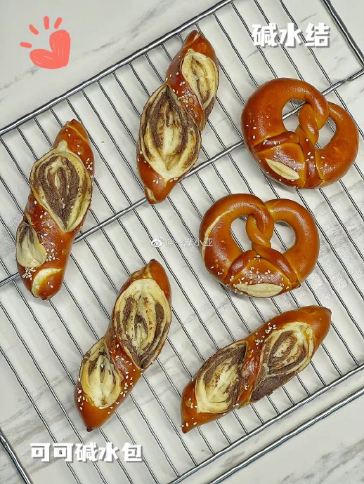 刘浩存私下分享的“碱水面包”和“炒酸奶”等稚趣视角是什么？