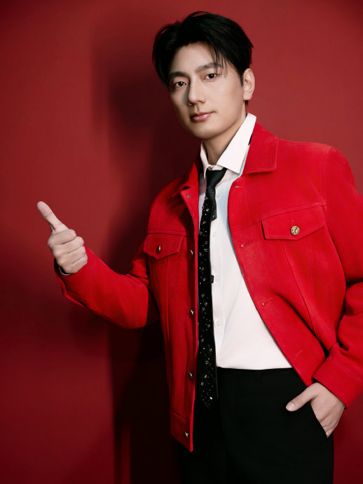 歌曲《梦底》的创作经历了哪些具体的打磨过程，例如歌词修改了多少版？