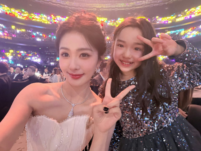 除了童星小酒窝，还有哪些明星也表达过是白鹿的粉丝？