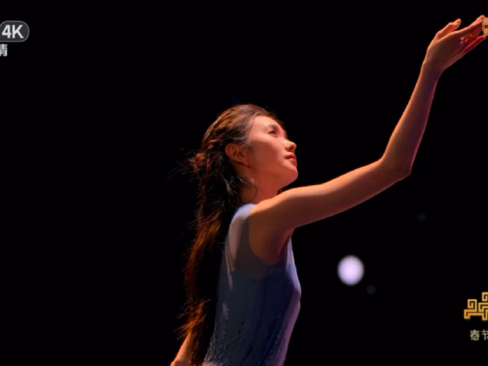从争议到赞誉：刘浩存春晚《梦底》一舞，教科书级演绎什么叫天赋