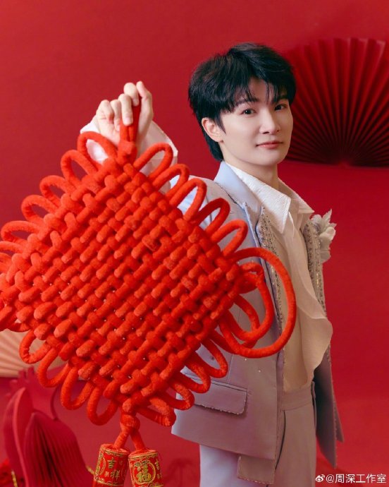 浙江卫视春晚这次在传统年味和现代娱乐结合上做了哪些创新尝试？